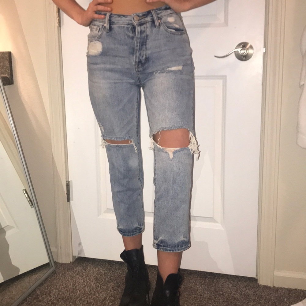 Women’s Light Wash Jeans (some rips)